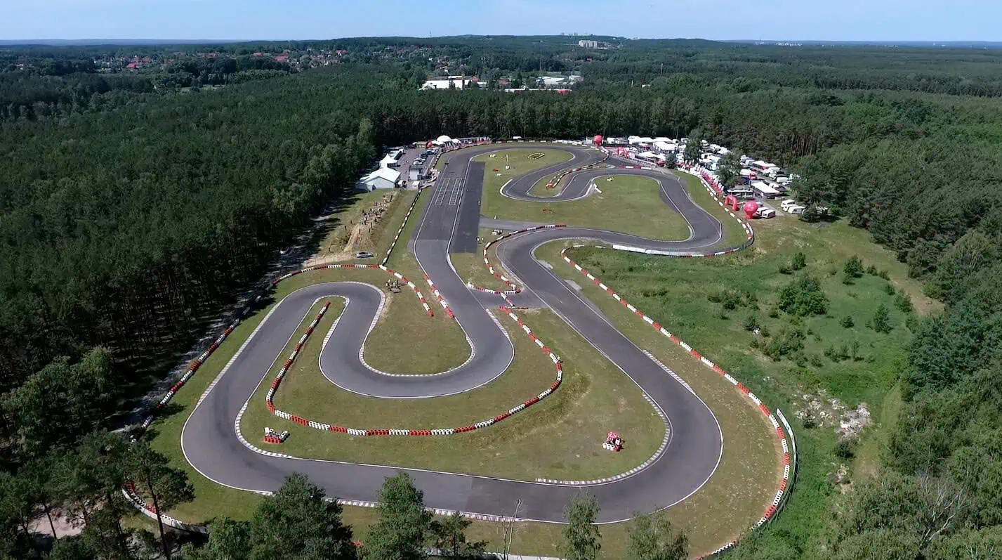 Trening motocyklowy na WallraV Race Center